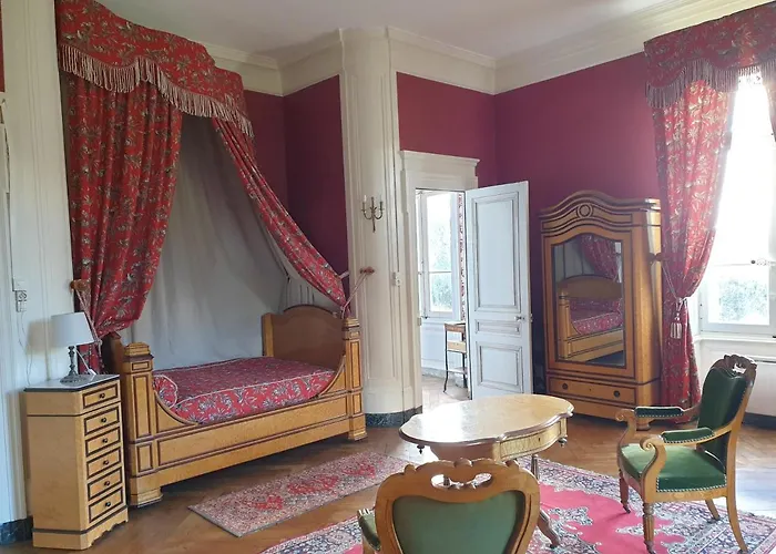 Chateau De Bonnet Les Oules Bed and Breakfast 3*