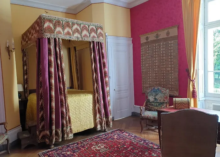 Chateau De Bonnet Les Oules Bed and Breakfast