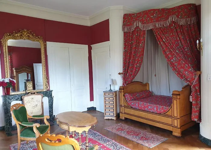 Chateau De Bonnet Les Oules Bed and Breakfast