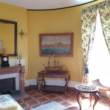 Chateau De Bonnet Les Oules Bed & Breakfast *