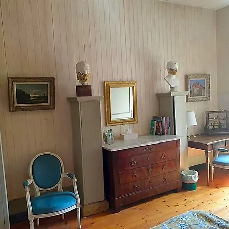 Chateau De Bonnet Les Oules 住宿加早餐酒店